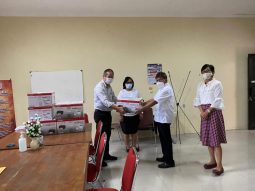 Penyerahan Printer dari Panitia Dies Fapet Unsrat Tahun 2020 kepada Pimpinan Fakultas
