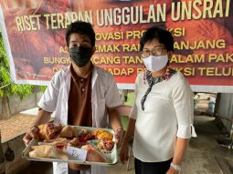 Penelitian sebagai salah satu Triangle Academic Perguruan Tinggi